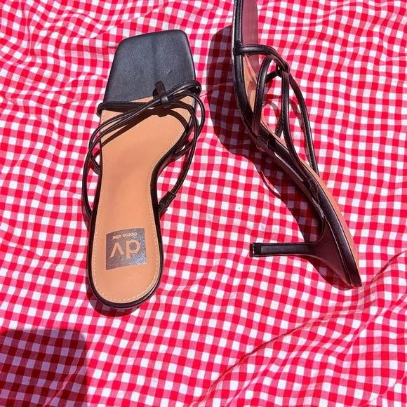 DOLCE VITA Black Strappy Low-Heeled Square-Toe Sandals - Picture 4 of 5